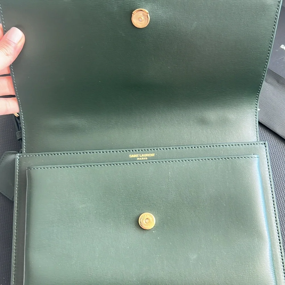 Authentic Saint Laurent Green Leather Shoulder Bag with Iconic YSL Logo. - Picture 11 of 16